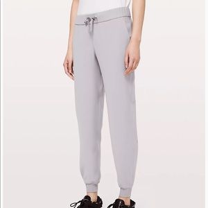 Lululemon on the fly jogger 28”